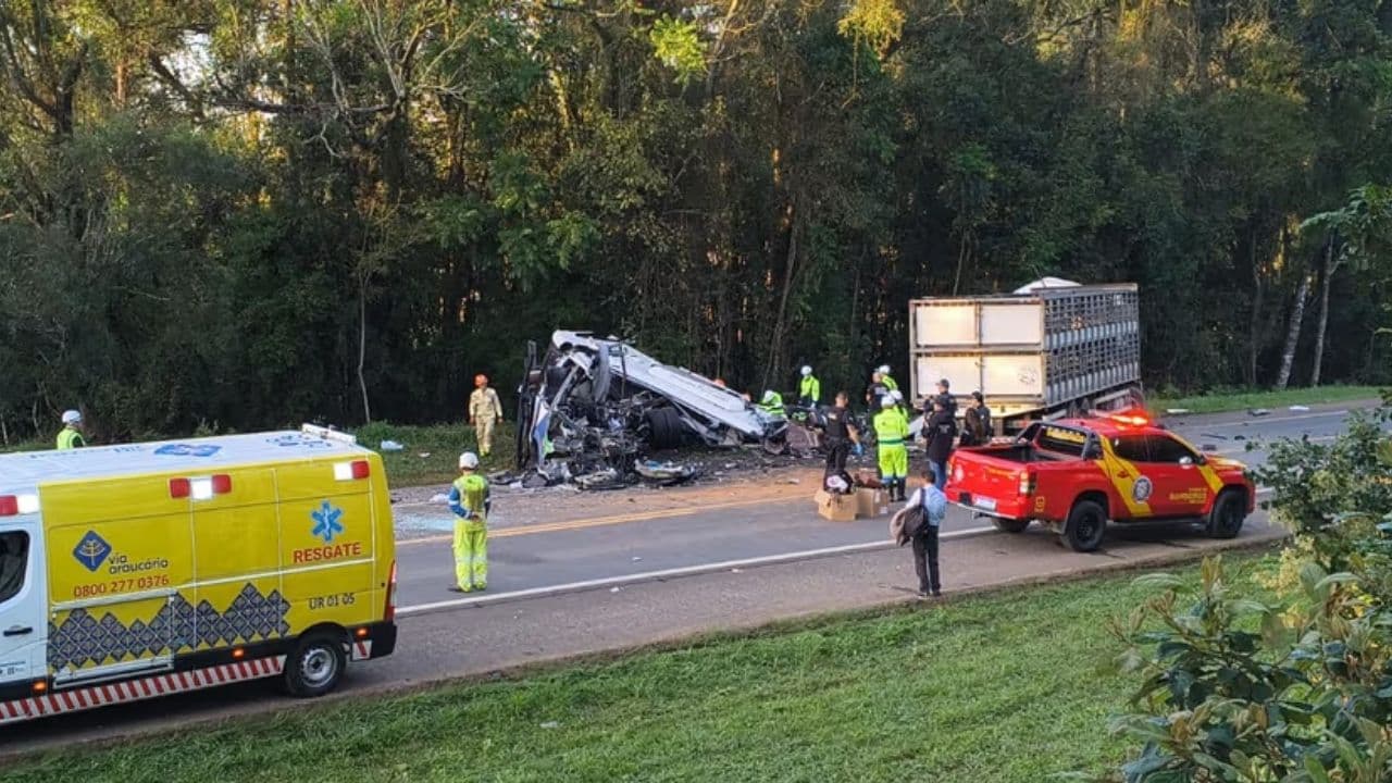 Motoristas estavam acima da velocidade em acidente com 23 mortes em Ipiranga