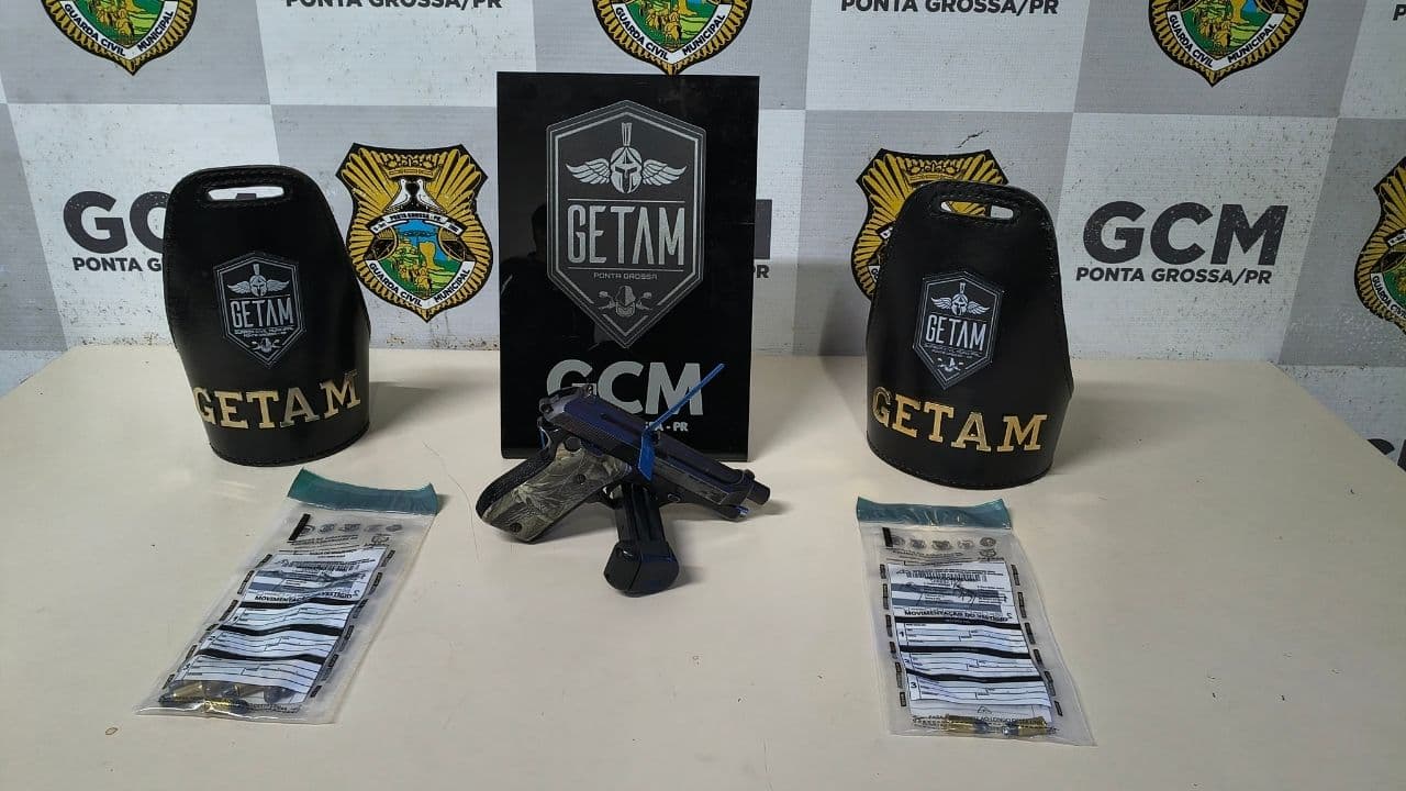 Homem é preso com pistola e 10 munições durante abordagem em Ponta Grossa