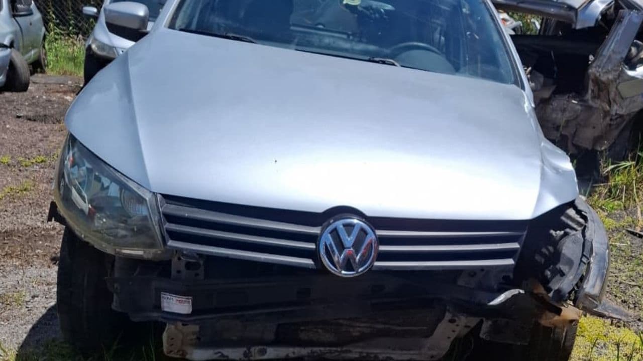 Motorista deixa local após carro sair da pista na PR-151 em Castro