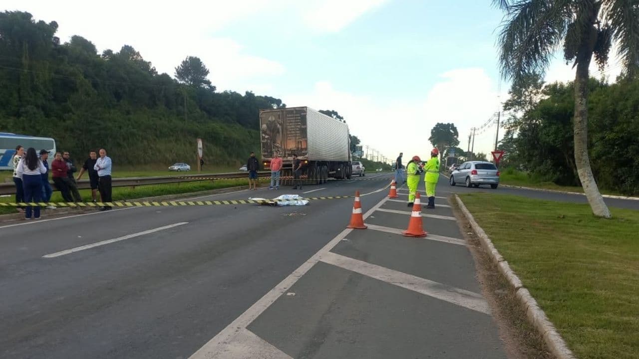 Pedestre de 53 anos morre atropelado na PR-151, em Castro