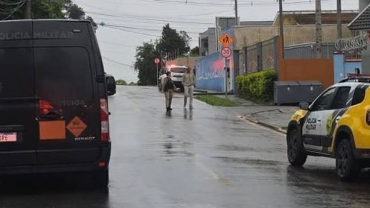 PM mata invasor do CMEI em Curitiba e resgata 13 crianças