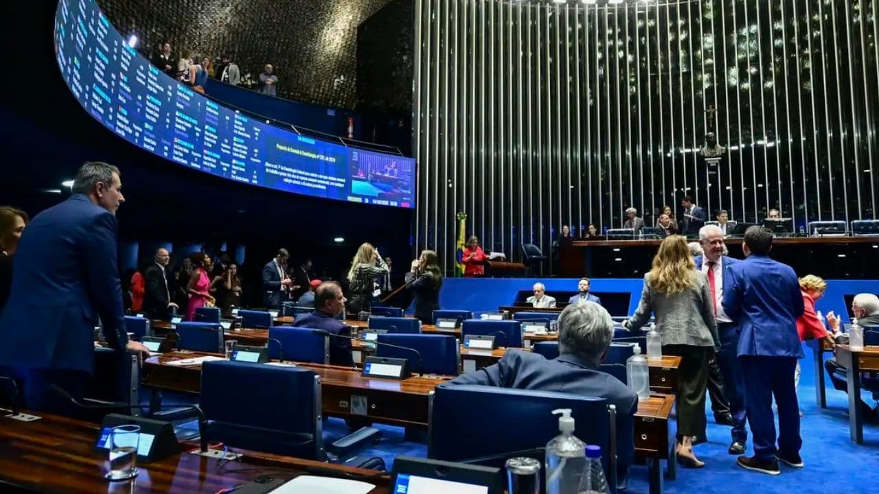 Senado aprova fim da escala 6x1 e redução da jornada de trabalho