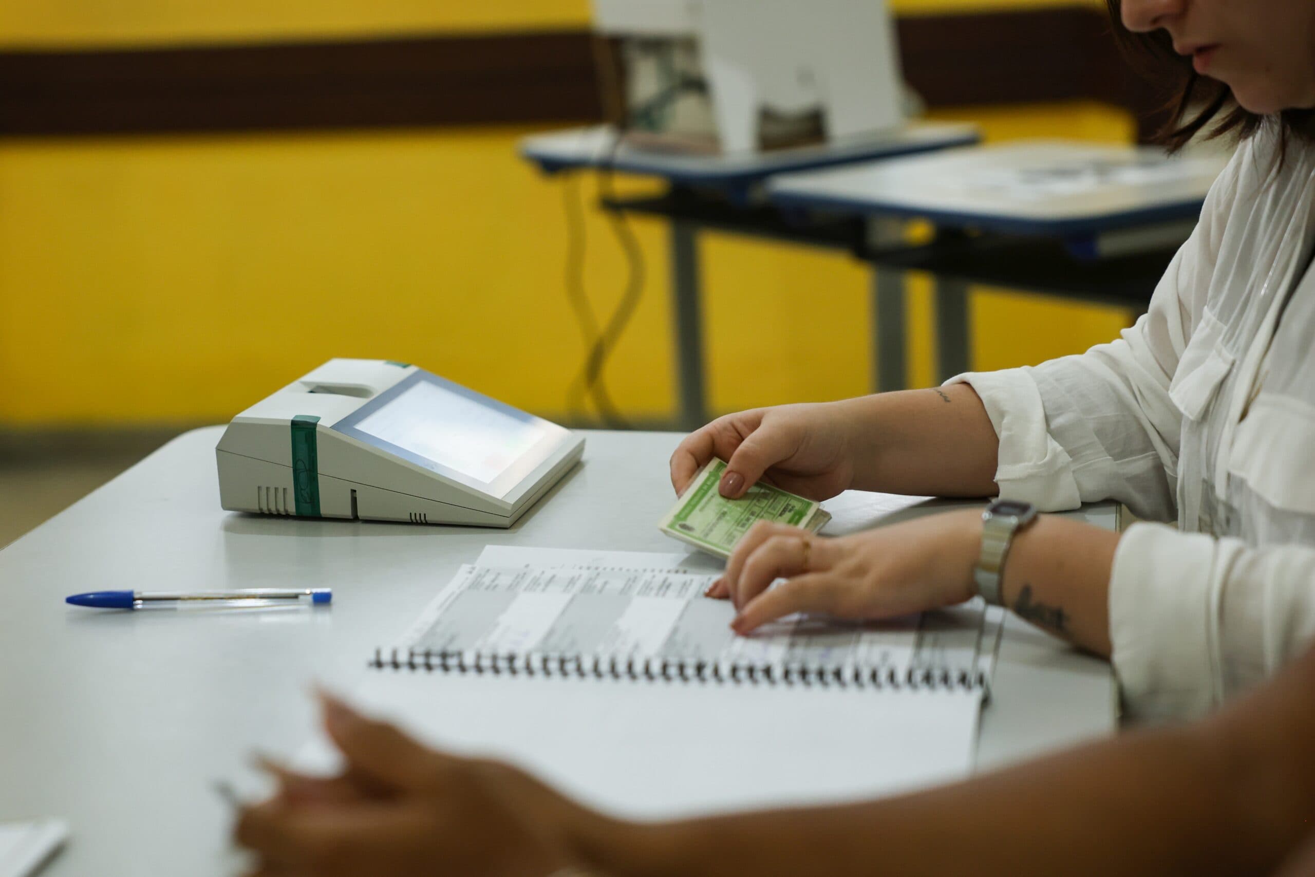Mesário: folgas, auxílio e benefícios nas eleições 2026